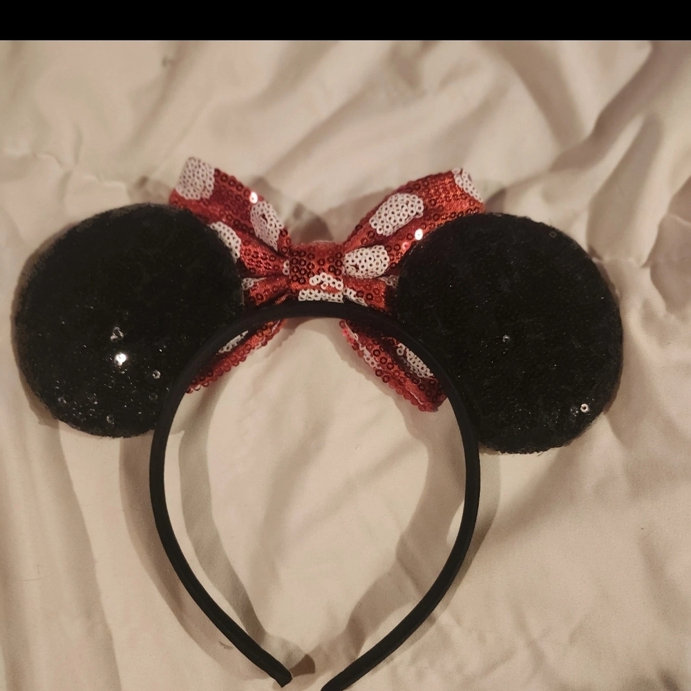 Disney Black Minnie Mouse Ear Headband with Red Sequin Polka Dot Bow Vacation - Picture 2 of 2
